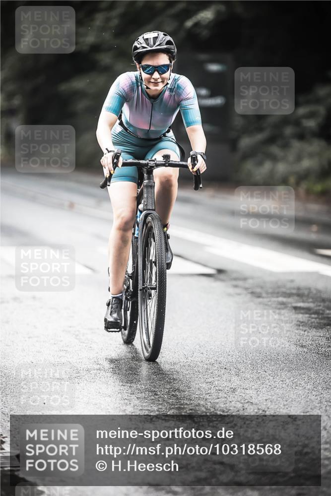13.09.2026 - Stadtparktriathlon H.Heesch http://msf.ph/oto/10318568 13.09.2026 11:54:31 Radfahren 749, 824, 840, 885 meine-sportfotos.de