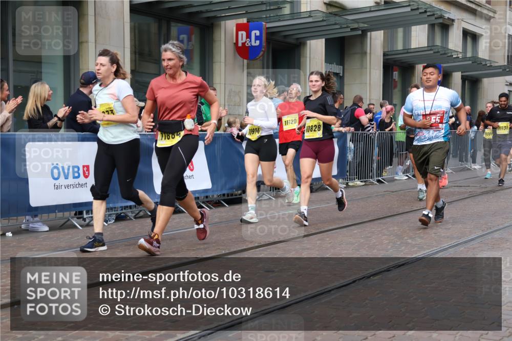 13.09.2026 - 21. swb-Marathon Bremen Strokosch-Dieckow http://msf.ph/oto/10318614 13.09.2026 10:58:03 Ziel 10249, 10494, 10530, 10673, 10750, 10798, 10828, 10878, 10879, 10914, 11004, 11120, 11131, 11152, 11202, 11295, 11384, 11388, 11403, 11420, 11455, 11686, 11750, 11752, 11884, 11906, 11952, 11953, 12017, 12092, 12180, 12386, 12387, 12441, 12482, 12499, 12518, 10078, 10460, 10543, 10559, 10565, 10604, 10707, 10728, 10826, 10903, 10931, 10932, 11136, 11153, 11332, 11532, 11568, 11824, 11856, 11863, 12228, 12231, 12427, 12441, 12551 meine-sportfotos.de