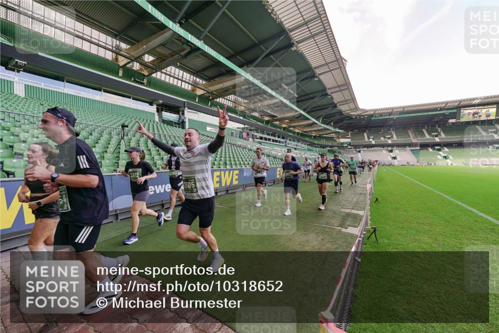 13.09.2026 - 21. swb-Marathon Bremen Michael Burmester http://msf.ph/oto/10318652 13.09.2026 13:16:56 Laufen im Stadion 134, 143, 153, 231, 267, 271, 449, 588, 598, 612, 653, 990, 1057, 1185, 1312, 1424, 1425, 1465, 1539, 1790, 1813, 1825, 1874, 1987, 2013, 2067, 2096, 2218, 2259, 2351, 2363, 2381, 2386, 2389, 2419, 2468, 2532, 2550, 2562, 2579, 2586, 2601, 2655, 2664, 2678, 2698, 2778, 2797, 2799, 2821, 2846, 2874, 2974, 2984, 2996, 3001, 3075, 3104, 3133, 3165, 3180, 3195, 3213, 3237, 3265, 3314, 3331, 3337, 3366, 3382, 3387, 3421, 3431, 3479, 3486, 3501, 3506, 3512, 3548 meine-sportfotos.de
