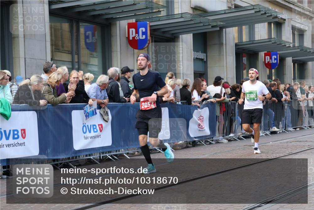 13.09.2026 - 21. swb-Marathon Bremen Strokosch-Dieckow http://msf.ph/oto/10318670 13.09.2026 13:17:15 Ziel 560, 771, 842, 1297, 2008, 2125, 2234, 2812, 3148, 3760, 4171, 4498, 4499, 4620, 5041, 5550, 5817, 6095, 6803, 7901, 8100, 8250, 8253, 8446, 8532, 8714, 9075, 9400, 9505, 13107, 385, 1970, 2052, 2319, 3246, 3706, 4156, 4805, 6095, 6624, 6704, 6734, 6759, 6819, 6953, 7284, 8111, 8418, 8858 meine-sportfotos.de