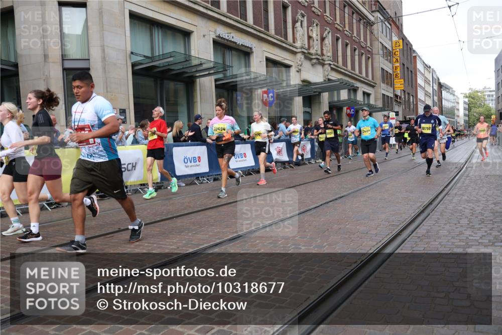 13.09.2026 - 21. swb-Marathon Bremen Strokosch-Dieckow http://msf.ph/oto/10318677 13.09.2026 10:58:06 Ziel 10249, 10494, 10530, 10750, 10798, 10878, 10879, 11004, 11120, 11131, 11152, 11189, 11202, 11295, 11384, 11388, 11403, 11420, 11455, 11686, 11750, 11752, 11906, 11952, 11953, 12017, 12092, 12180, 12320, 12386, 12387, 12499, 12505, 12518, 10078, 10494, 10543, 10559, 10565, 10604, 10673, 10707, 10728, 10826, 10828, 10903, 10914, 10931, 10932, 11136, 11153, 11332, 11752, 11824, 11856, 11863, 11884, 12228, 12231, 12427, 12441, 12482, 12551 meine-sportfotos.de