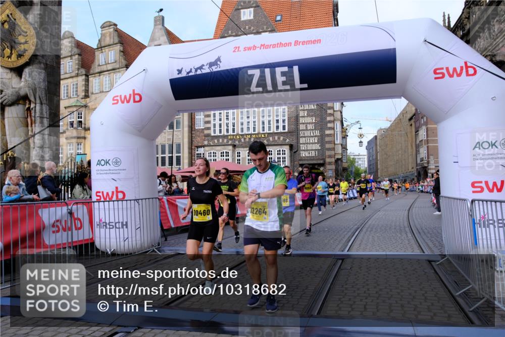 13.09.2026 - 21. swb-Marathon Bremen Tim E. http://msf.ph/oto/10318682 13.09.2026 10:58:00 Ziel 10460, 10707, 10728, 11106, 11153, 11245, 11532, 11568, 11856, 11965, 11966, 12222, 12228, 12231, 12264, 12427, 12555 meine-sportfotos.de