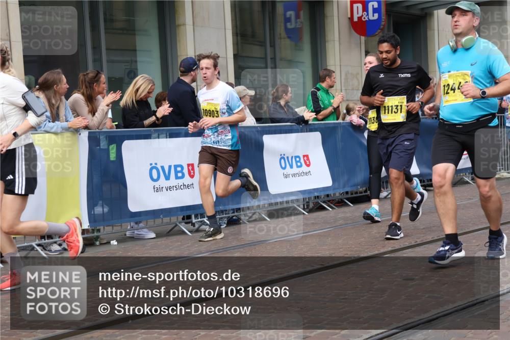 13.09.2026 - 21. swb-Marathon Bremen Strokosch-Dieckow http://msf.ph/oto/10318696 13.09.2026 10:58:07 Ziel 10249, 10530, 10750, 10798, 10878, 10879, 11004, 11120, 11131, 11152, 11189, 11202, 11295, 11384, 11388, 11403, 11420, 11455, 11686, 11750, 11906, 11952, 11953, 11955, 12017, 12092, 12180, 12237, 12320, 12386, 12387, 12499, 12505, 12518, 10078, 10494, 10543, 10559, 10565, 10604, 10673, 10707, 10728, 10826, 10828, 10903, 10914, 10931, 10932, 11136, 11295, 11332, 11752, 11824, 11856, 11863, 11884, 12228, 12231, 12427, 12441, 12482, 12551 meine-sportfotos.de