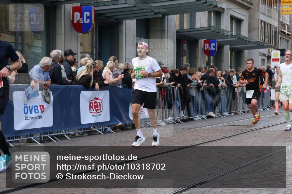 13.09.2026 - 21. swb-Marathon Bremen Strokosch-Dieckow http://msf.ph/oto/10318702 13.09.2026 13:17:16 Ziel 560, 771, 842, 1297, 2008, 2125, 2234, 2812, 3148, 3760, 4171, 4498, 4499, 4620, 5041, 5550, 5817, 6803, 7901, 8100, 8250, 8253, 8446, 8532, 8714, 9075, 9400, 9505, 13107, 842, 2052, 2319, 3246, 3706, 4156, 4805, 6095, 6624, 6704, 6734, 6759, 6953, 7284, 8111, 8418, 8858 meine-sportfotos.de