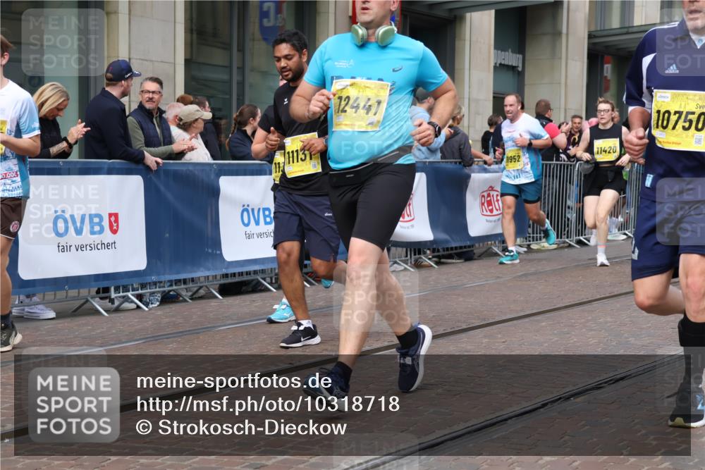 13.09.2026 - 21. swb-Marathon Bremen Strokosch-Dieckow http://msf.ph/oto/10318718 13.09.2026 10:58:07 Ziel 10249, 10530, 10750, 10798, 10878, 10879, 11004, 11120, 11131, 11152, 11189, 11202, 11295, 11384, 11388, 11403, 11420, 11455, 11686, 11750, 11906, 11952, 11953, 11955, 12017, 12092, 12180, 12237, 12320, 12386, 12387, 12499, 12505, 12518, 10078, 10494, 10543, 10559, 10565, 10604, 10673, 10707, 10728, 10826, 10828, 10903, 10914, 10931, 10932, 11136, 11295, 11332, 11752, 11824, 11856, 11863, 11884, 12228, 12231, 12427, 12441, 12482, 12551 meine-sportfotos.de