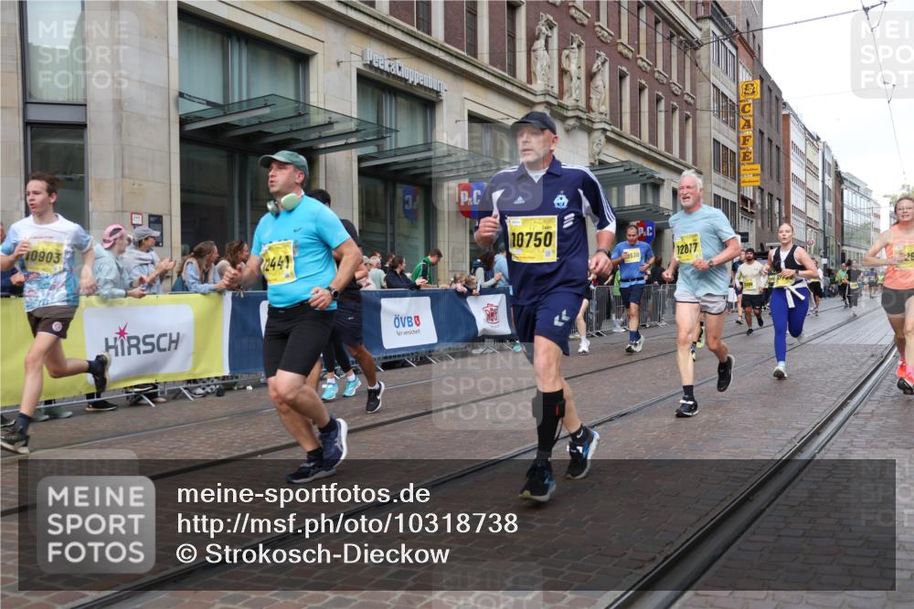 13.09.2026 - 21. swb-Marathon Bremen Strokosch-Dieckow http://msf.ph/oto/10318738 13.09.2026 10:58:08 Ziel 10249, 10530, 10750, 10798, 10878, 10879, 11004, 11120, 11131, 11152, 11189, 11202, 11384, 11388, 11403, 11420, 11455, 11686, 11750, 11906, 11952, 11953, 11955, 12017, 12092, 12180, 12237, 12320, 12386, 12387, 12499, 12505, 12518, 10078, 10494, 10543, 10559, 10565, 10604, 10673, 10707, 10728, 10826, 10828, 10903, 10914, 10931, 10932, 11136, 11295, 11332, 11752, 11824, 11856, 11863, 11884, 12231, 12427, 12441, 12482, 12551 meine-sportfotos.de