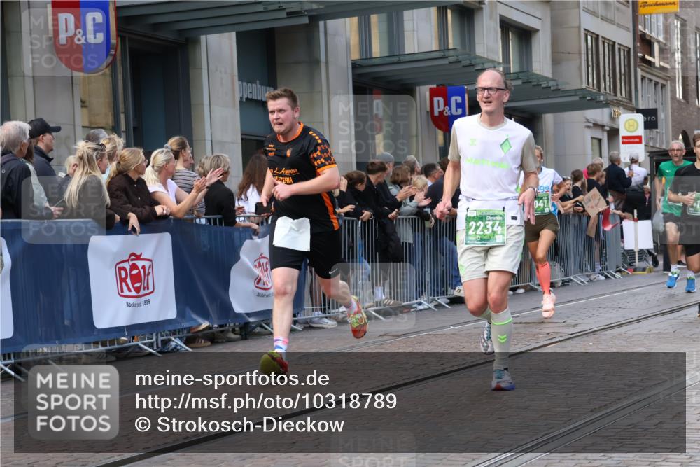 13.09.2026 - 21. swb-Marathon Bremen Strokosch-Dieckow http://msf.ph/oto/10318789 13.09.2026 13:17:17 Ziel 560, 771, 1297, 2008, 2125, 2234, 2812, 3148, 3760, 4171, 4498, 4499, 4620, 5041, 5550, 5817, 6803, 7901, 8100, 8250, 8253, 8446, 8532, 8714, 9075, 9400, 9505, 13107, 842, 2052, 3246, 3706, 4156, 4805, 6095, 6624, 6704, 6734, 6759, 6953, 7284, 8111, 8418, 8858 meine-sportfotos.de