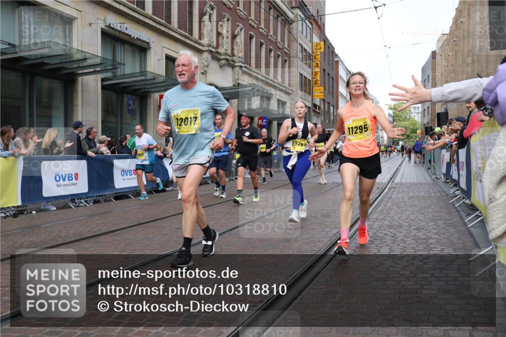 13.09.2026 - 21. swb-Marathon Bremen Strokosch-Dieckow http://msf.ph/oto/10318810 13.09.2026 10:58:09 Ziel 10249, 10530, 10750, 10798, 10878, 10879, 11004, 11030, 11120, 11131, 11152, 11189, 11202, 11384, 11388, 11403, 11420, 11455, 11686, 11750, 11906, 11952, 11953, 11955, 12017, 12092, 12180, 12237, 12320, 12386, 12387, 12499, 12505, 12518, 10078, 10494, 10543, 10559, 10565, 10604, 10673, 10707, 10728, 10798, 10826, 10828, 10903, 10914, 10931, 10932, 11136, 11295, 11332, 11388, 11752, 11824, 11856, 11863, 11884, 12231, 12386, 12387, 12427, 12441, 12482, 12551 meine-sportfotos.de
