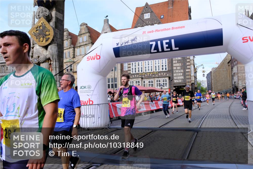13.09.2026 - 21. swb-Marathon Bremen Tim E. http://msf.ph/oto/10318849 13.09.2026 10:58:03 Ziel 10078, 10460, 10565, 10707, 10728, 11153, 11245, 11532, 11568, 11824, 11856, 12222, 12228, 12231, 12264, 12427, 12555 meine-sportfotos.de
