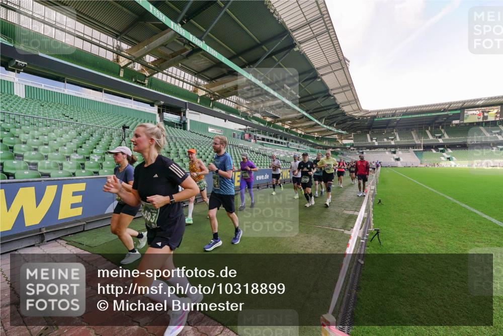 13.09.2026 - 21. swb-Marathon Bremen Michael Burmester http://msf.ph/oto/10318899 13.09.2026 13:17:21 Laufen im Stadion 134, 153, 231, 267, 271, 311, 404, 449, 588, 612, 653, 732, 753, 837, 990, 1057, 1185, 1312, 1424, 1425, 1465, 1539, 1790, 1813, 1825, 1844, 1868, 1987, 2056, 2067, 2096, 2259, 2351, 2357, 2358, 2363, 2381, 2389, 2419, 2532, 2550, 2562, 2579, 2586, 2601, 2647, 2655, 2664, 2678, 2698, 2778, 2797, 2799, 2821, 2846, 2880, 2893, 2974, 2984, 2996, 3104, 3133, 3146, 3180, 3195, 3210, 3213, 3314, 3331, 3337, 3366, 3387, 3421, 3431, 3476, 3479, 3501, 3506, 3512, 3537, 3548, 3633, 3654 meine-sportfotos.de