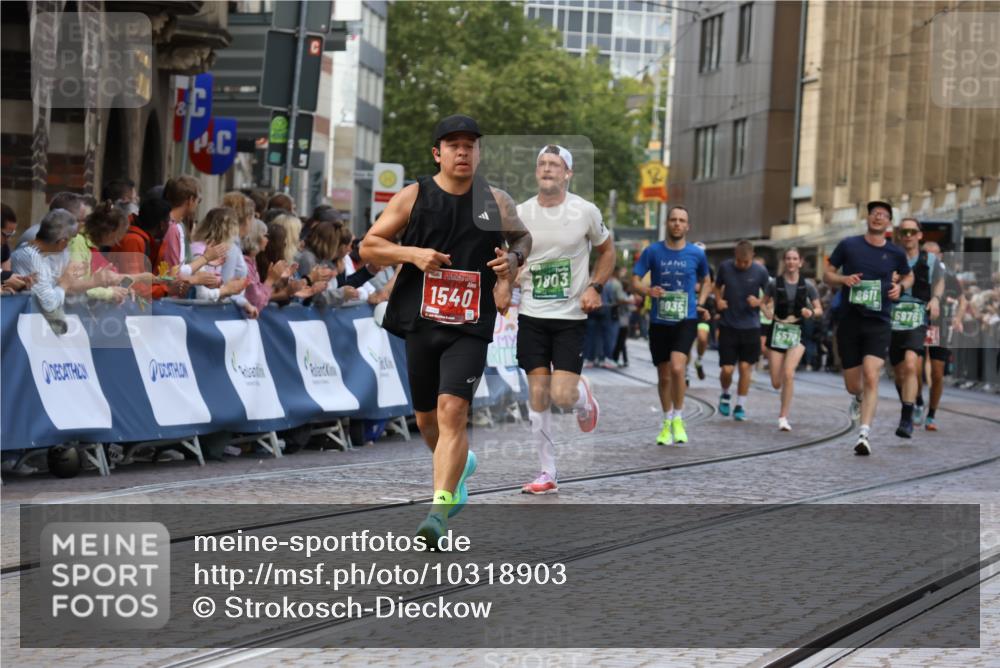 13.09.2026 - 21. swb-Marathon Bremen Strokosch-Dieckow http://msf.ph/oto/10318903 13.09.2026 13:07:30 Ziel 1540, 1863, 3118, 3794, 3973, 4808, 6053, 7636, 7876, 8980, 9708, 9927, 819, 2135, 4990, 5570, 5976, 7558, 7803, 8611, 8737, 9035, 9356 meine-sportfotos.de