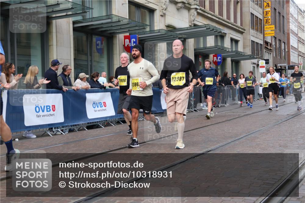 13.09.2026 - 21. swb-Marathon Bremen Strokosch-Dieckow http://msf.ph/oto/10318931 13.09.2026 10:58:11 Ziel 10249, 10530, 10878, 10879, 11004, 11030, 11120, 11131, 11152, 11189, 11202, 11384, 11403, 11420, 11455, 11686, 11750, 11906, 11952, 11953, 11955, 12092, 12180, 12237, 12320, 12499, 12505, 12518, 10078, 10249, 10494, 10543, 10559, 10565, 10604, 10673, 10728, 10750, 10798, 10826, 10828, 10903, 10914, 10931, 10932, 11120, 11136, 11295, 11332, 11388, 11420, 11752, 11824, 11856, 11863, 11884, 11952, 12017, 12386, 12387, 12427, 12441, 12482, 12551 meine-sportfotos.de