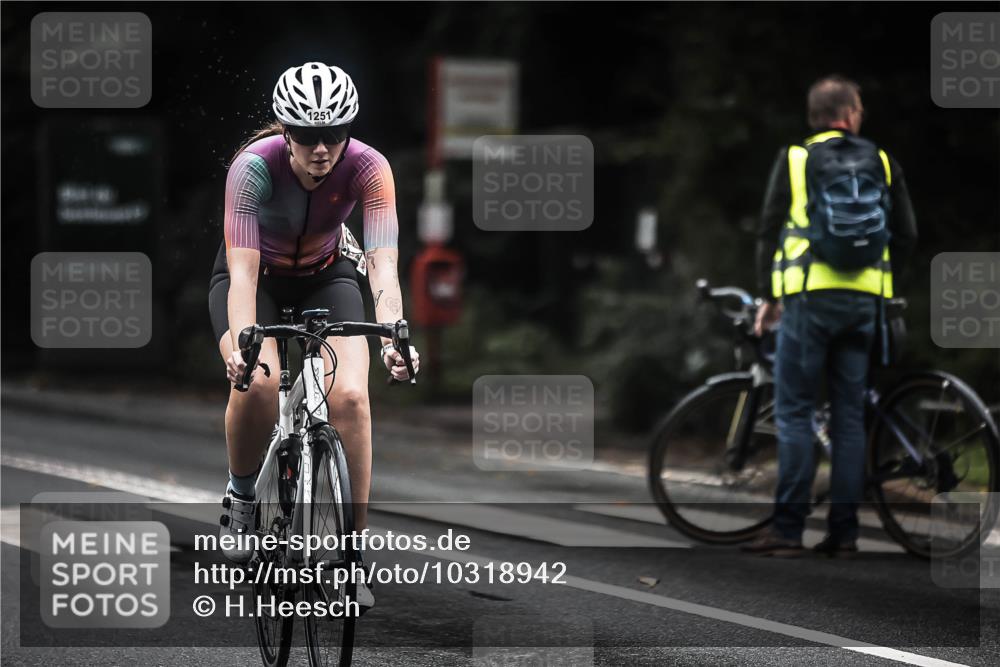 13.09.2026 - Stadtparktriathlon H.Heesch http://msf.ph/oto/10318942 13.09.2026 13:03:04 Radfahren 1100, 1251, 1257, 1366 meine-sportfotos.de