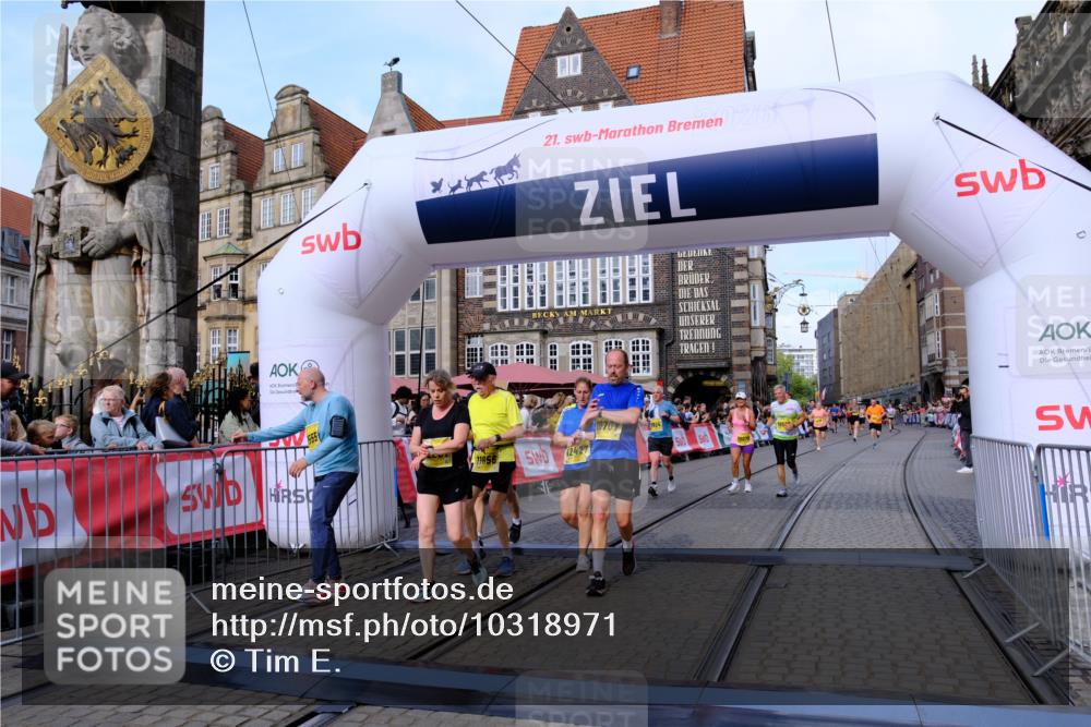 13.09.2026 - 21. swb-Marathon Bremen Tim E. http://msf.ph/oto/10318971 13.09.2026 10:58:07 Ziel 10078, 10460, 10559, 10565, 10707, 10728, 11136, 11153, 11332, 11532, 11568, 11824, 11856, 11863, 12222, 12228, 12231, 12264, 12427, 12551, 12555 meine-sportfotos.de
