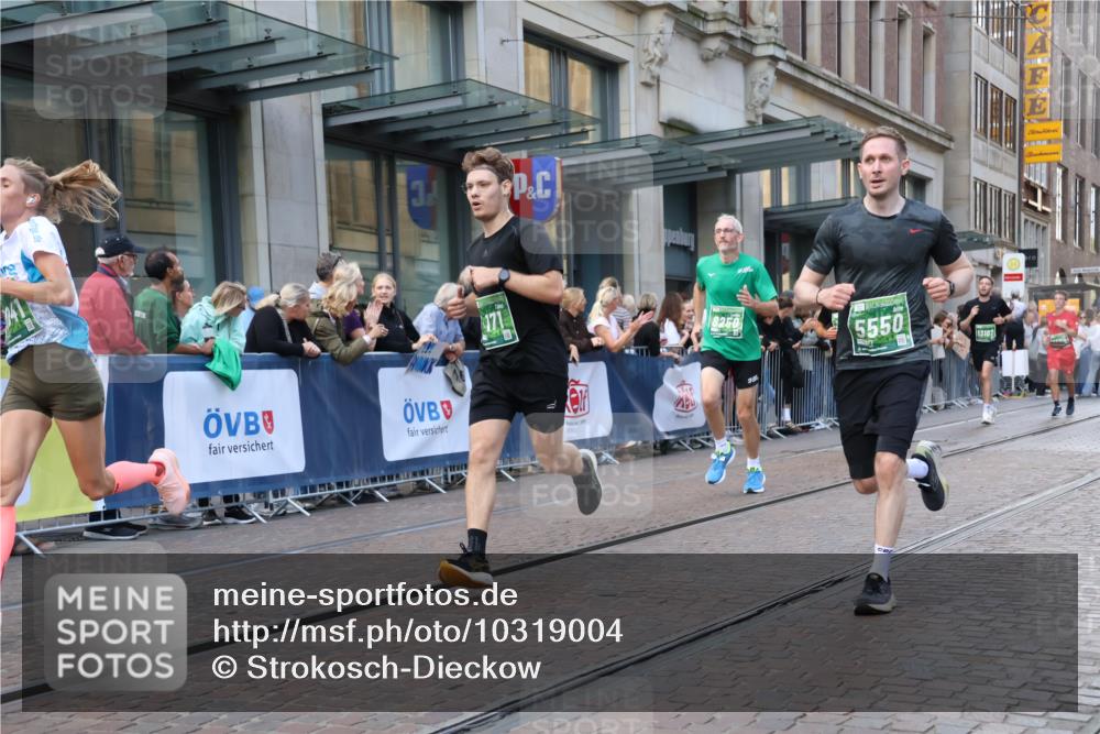 13.09.2026 - 21. swb-Marathon Bremen Strokosch-Dieckow http://msf.ph/oto/10319004 13.09.2026 13:17:21 Ziel 560, 771, 1297, 2008, 2125, 2234, 2812, 3051, 3192, 3760, 4171, 4286, 4374, 4498, 4499, 4620, 5041, 5530, 5550, 5817, 6803, 7901, 8100, 8250, 8253, 8446, 8532, 8714, 9075, 9400, 9505, 13107, 842, 2052, 3148, 3246, 4156, 4805, 6095, 6624, 6734, 6759, 6803, 6953, 7284, 8111, 8418, 8532, 8858 meine-sportfotos.de