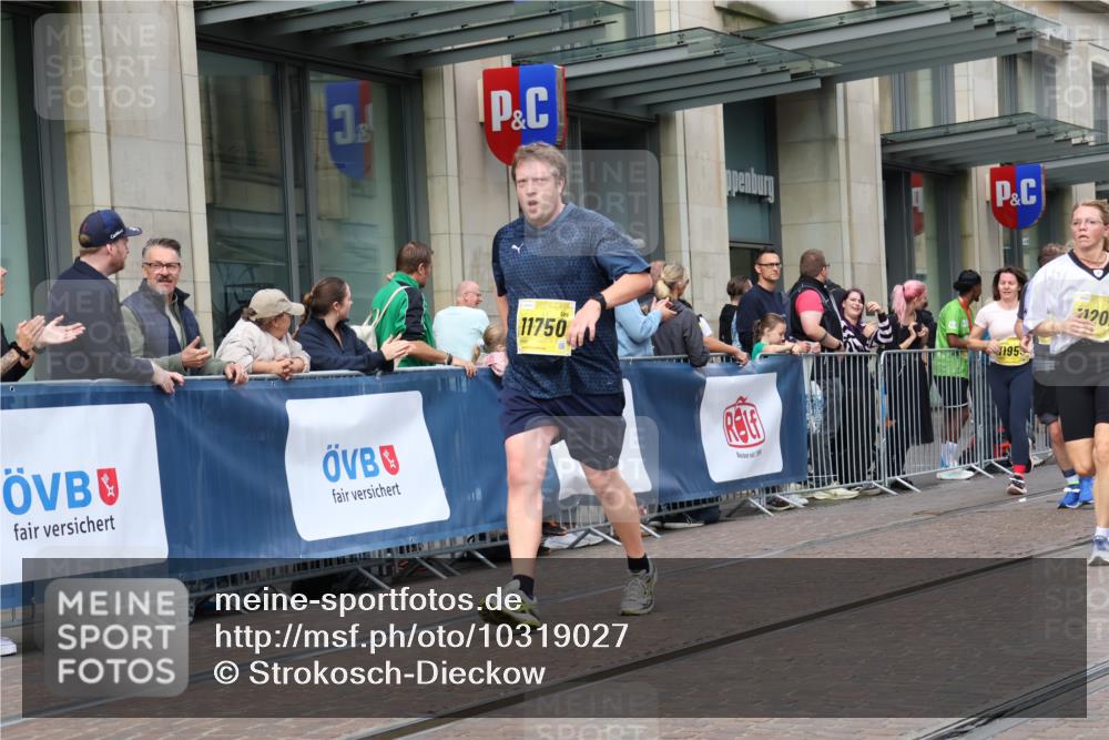 13.09.2026 - 21. swb-Marathon Bremen Strokosch-Dieckow http://msf.ph/oto/10319027 13.09.2026 10:58:13 Ziel 10878, 10879, 11004, 11030, 11152, 11189, 11202, 11384, 11403, 11455, 11686, 11743, 11750, 11906, 11953, 11955, 12092, 12180, 12237, 12320, 12499, 12505, 12518, 10078, 10249, 10494, 10530, 10543, 10559, 10565, 10604, 10673, 10750, 10798, 10826, 10828, 10903, 10914, 10931, 10932, 11120, 11131, 11136, 11295, 11332, 11388, 11420, 11752, 11824, 11863, 11884, 11952, 12017, 12386, 12387, 12441, 12482, 12551 meine-sportfotos.de