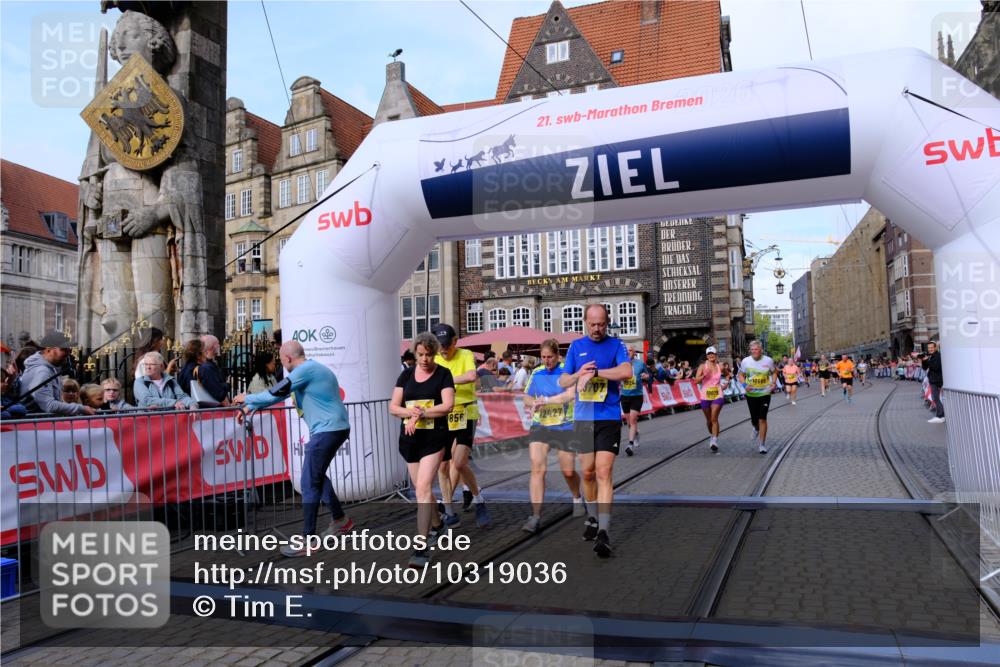 13.09.2026 - 21. swb-Marathon Bremen Tim E. http://msf.ph/oto/10319036 13.09.2026 10:58:07 Ziel 10078, 10460, 10559, 10565, 10707, 10728, 11136, 11153, 11332, 11532, 11568, 11824, 11856, 11863, 12222, 12228, 12231, 12264, 12427, 12551, 12555 meine-sportfotos.de