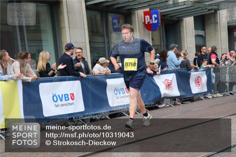 13.09.2026 - 21. swb-Marathon Bremen Strokosch-Dieckow http://msf.ph/oto/10319043 13.09.2026 10:58:13 Ziel 10878, 10879, 11004, 11030, 11152, 11189, 11202, 11384, 11403, 11455, 11686, 11743, 11750, 11906, 11953, 11955, 12092, 12180, 12237, 12320, 12499, 12505, 12518, 10078, 10249, 10494, 10530, 10543, 10559, 10565, 10604, 10673, 10750, 10798, 10826, 10828, 10903, 10914, 10931, 10932, 11120, 11131, 11136, 11295, 11332, 11388, 11420, 11752, 11824, 11863, 11884, 11952, 12017, 12386, 12387, 12441, 12482, 12551 meine-sportfotos.de