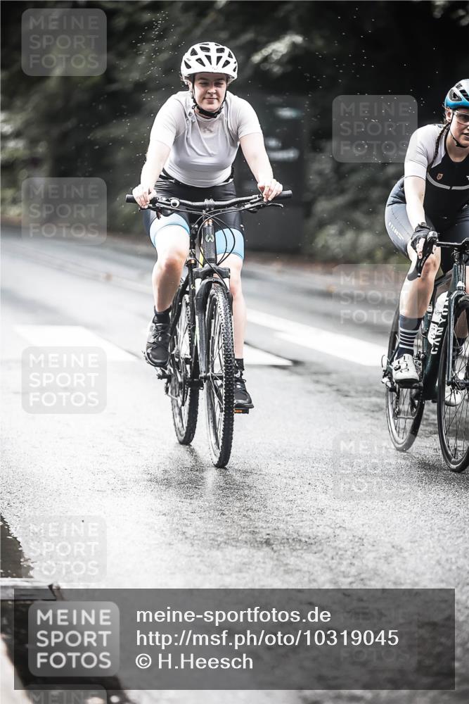 13.09.2026 - Stadtparktriathlon H.Heesch http://msf.ph/oto/10319045 13.09.2026 11:55:01 Radfahren 733, 754, 859, 891, 897, 1017 meine-sportfotos.de