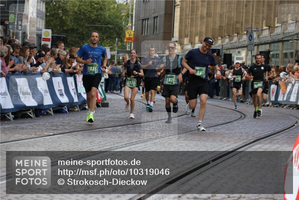 13.09.2026 - 21. swb-Marathon Bremen Strokosch-Dieckow http://msf.ph/oto/10319046 13.09.2026 13:07:32 Ziel 1540, 1863, 3043, 3118, 3794, 3973, 4808, 6053, 7636, 7876, 8980, 9927, 819, 969, 2135, 4852, 4990, 5570, 5976, 7558, 7803, 8611, 8737, 9035, 9356 meine-sportfotos.de