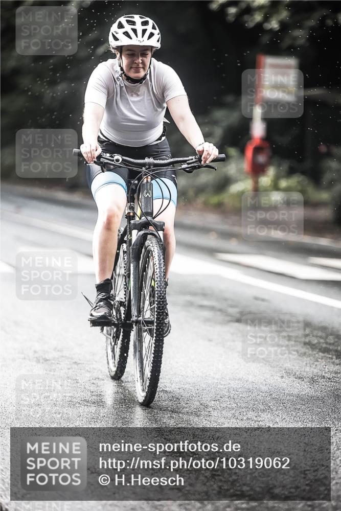 13.09.2026 - Stadtparktriathlon H.Heesch http://msf.ph/oto/10319062 13.09.2026 11:55:01 Radfahren 733, 754, 859, 891, 897, 1017 meine-sportfotos.de