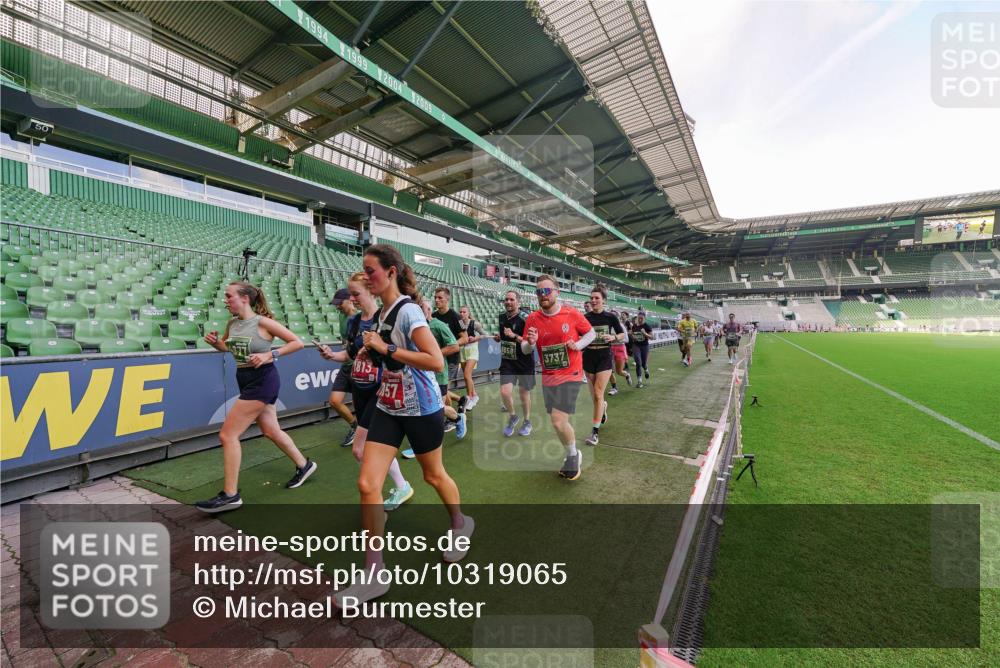 13.09.2026 - 21. swb-Marathon Bremen Michael Burmester http://msf.ph/oto/10319065 13.09.2026 13:17:36 Laufen im Stadion 134, 153, 231, 267, 271, 311, 404, 449, 546, 588, 732, 753, 837, 990, 1057, 1185, 1312, 1424, 1425, 1465, 1539, 1790, 1813, 1825, 1844, 1868, 1987, 2056, 2067, 2096, 2123, 2259, 2351, 2357, 2358, 2363, 2381, 2389, 2419, 2532, 2550, 2562, 2579, 2586, 2601, 2614, 2647, 2655, 2778, 2797, 2799, 2821, 2849, 2880, 2893, 2974, 2984, 2996, 2999, 3100, 3104, 3146, 3180, 3195, 3210, 3213, 3314, 3337, 3366, 3387, 3421, 3431, 3476, 3479, 3501, 3506, 3537, 3548, 3633, 3654, 3740 meine-sportfotos.de