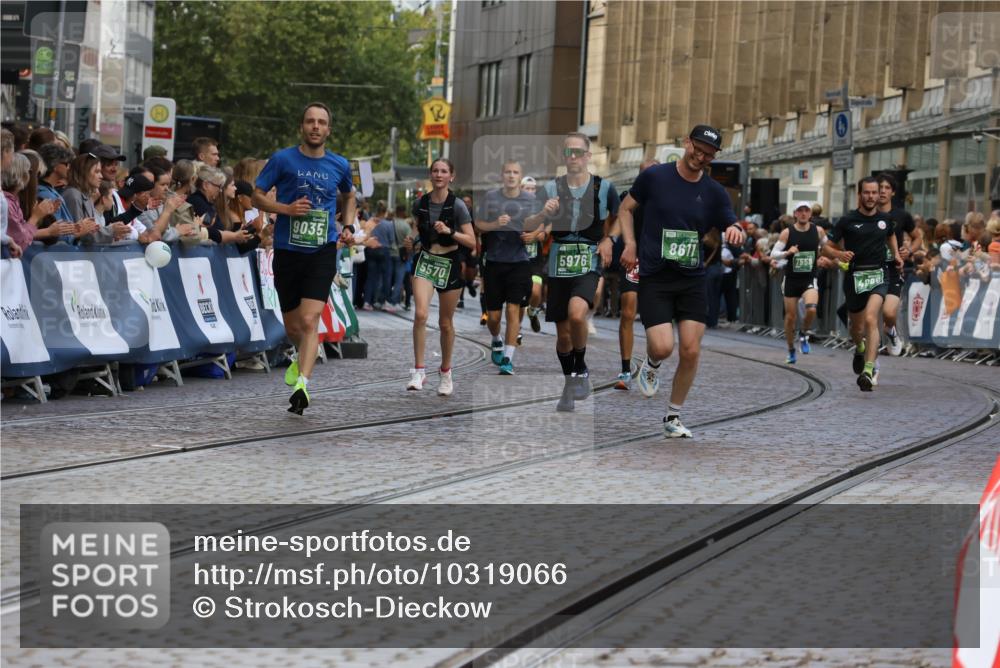 13.09.2026 - 21. swb-Marathon Bremen Strokosch-Dieckow http://msf.ph/oto/10319066 13.09.2026 13:07:32 Ziel 1540, 1863, 3043, 3118, 3794, 3973, 4808, 6053, 7636, 7876, 8980, 9927, 819, 969, 2135, 4852, 4990, 5570, 5976, 7558, 7803, 8611, 8737, 9035, 9356 meine-sportfotos.de