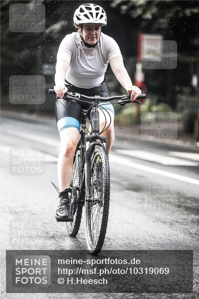 13.09.2026 - Stadtparktriathlon H.Heesch http://msf.ph/oto/10319069 13.09.2026 11:55:01 Radfahren 733, 754, 859, 891, 897, 1017 meine-sportfotos.de