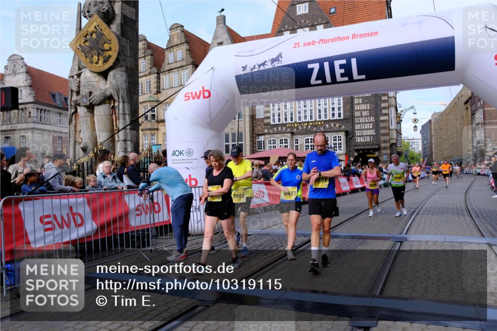 13.09.2026 - 21. swb-Marathon Bremen Tim E. http://msf.ph/oto/10319115 13.09.2026 10:58:08 Ziel 10078, 10460, 10559, 10565, 10707, 10728, 11136, 11153, 11332, 11532, 11568, 11824, 11856, 11863, 12228, 12231, 12264, 12427, 12551, 12555 meine-sportfotos.de