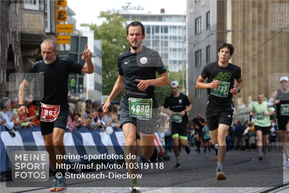13.09.2026 - 21. swb-Marathon Bremen Strokosch-Dieckow http://msf.ph/oto/10319118 13.09.2026 13:07:38 Ziel 1540, 1863, 2706, 3043, 3118, 4743, 4808, 6053, 7636, 7876, 8060, 8098, 8980, 9927, 969, 4732, 4852, 4990, 7558, 8737, 9356 meine-sportfotos.de