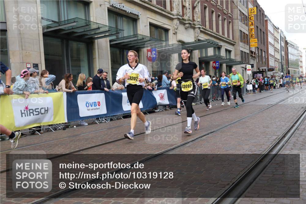 13.09.2026 - 21. swb-Marathon Bremen Strokosch-Dieckow http://msf.ph/oto/10319128 13.09.2026 10:58:15 Ziel 10878, 10879, 11004, 11030, 11152, 11189, 11202, 11228, 11384, 11403, 11455, 11488, 11686, 11743, 11750, 11953, 11955, 12092, 12180, 12237, 12320, 12499, 12505, 12518, 10249, 10494, 10530, 10543, 10559, 10604, 10673, 10750, 10798, 10826, 10828, 10903, 10914, 10931, 10932, 11120, 11131, 11136, 11202, 11295, 11332, 11388, 11420, 11752, 11863, 11884, 11906, 11952, 12017, 12386, 12387, 12441, 12482, 12551 meine-sportfotos.de