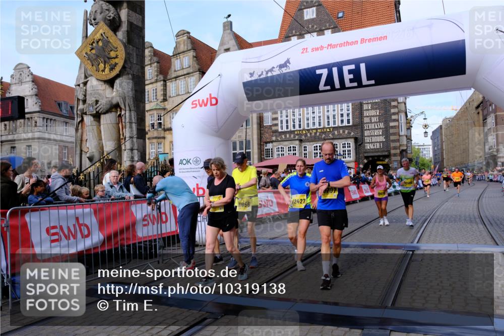 13.09.2026 - 21. swb-Marathon Bremen Tim E. http://msf.ph/oto/10319138 13.09.2026 10:58:08 Ziel 10078, 10460, 10559, 10565, 10707, 10728, 11136, 11153, 11332, 11532, 11568, 11824, 11856, 11863, 12228, 12231, 12264, 12427, 12551, 12555 meine-sportfotos.de