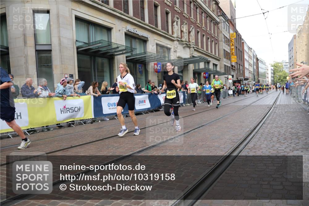 13.09.2026 - 21. swb-Marathon Bremen Strokosch-Dieckow http://msf.ph/oto/10319158 13.09.2026 10:58:15 Ziel 10878, 10879, 11004, 11030, 11152, 11189, 11202, 11228, 11384, 11403, 11455, 11488, 11686, 11743, 11750, 11953, 11955, 12092, 12180, 12237, 12320, 12499, 12505, 12518, 10249, 10494, 10530, 10543, 10559, 10604, 10673, 10750, 10798, 10826, 10828, 10903, 10914, 10931, 10932, 11120, 11131, 11136, 11202, 11295, 11332, 11388, 11420, 11752, 11863, 11884, 11906, 11952, 12017, 12386, 12387, 12441, 12482, 12551 meine-sportfotos.de