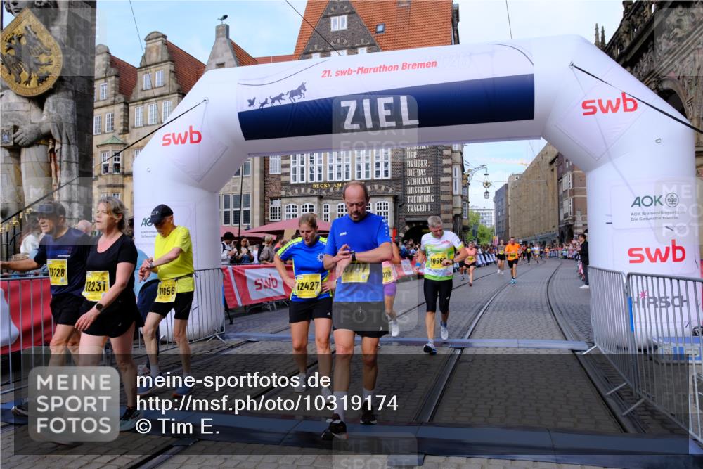 13.09.2026 - 21. swb-Marathon Bremen Tim E. http://msf.ph/oto/10319174 13.09.2026 10:58:09 Ziel 10078, 10460, 10559, 10565, 10707, 10728, 11136, 11153, 11332, 11532, 11568, 11824, 11856, 11863, 12228, 12231, 12264, 12427, 12551, 12555 meine-sportfotos.de