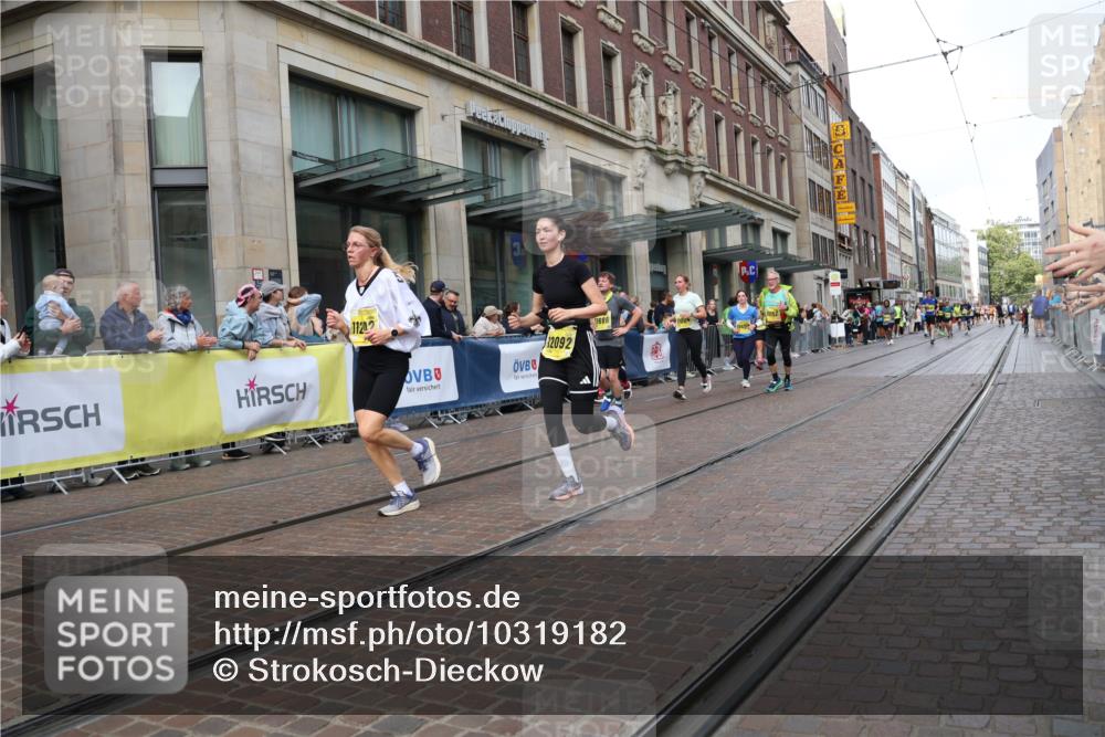 13.09.2026 - 21. swb-Marathon Bremen Strokosch-Dieckow http://msf.ph/oto/10319182 13.09.2026 10:58:15 Ziel 10878, 10879, 11004, 11030, 11152, 11189, 11202, 11228, 11384, 11403, 11455, 11488, 11686, 11743, 11750, 11953, 11955, 12092, 12180, 12237, 12320, 12499, 12505, 12518, 10249, 10494, 10530, 10543, 10559, 10604, 10673, 10750, 10798, 10826, 10828, 10903, 10914, 10931, 10932, 11120, 11131, 11136, 11202, 11295, 11332, 11388, 11420, 11752, 11863, 11884, 11906, 11952, 12017, 12386, 12387, 12441, 12482, 12551 meine-sportfotos.de