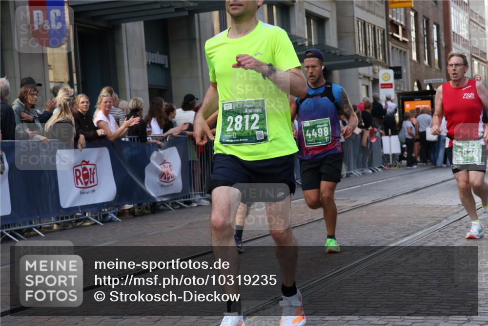 13.09.2026 - 21. swb-Marathon Bremen Strokosch-Dieckow http://msf.ph/oto/10319235 13.09.2026 13:17:26 Ziel 560, 771, 948, 1297, 2001, 2008, 2125, 2234, 2812, 3051, 3192, 3760, 4171, 4286, 4374, 4498, 4499, 4620, 5041, 5530, 5550, 5817, 5935, 7901, 8100, 8250, 8446, 9400, 9505, 9595, 9596, 13041, 13107, 842, 2052, 3148, 4805, 6095, 6624, 6734, 6759, 6803, 7284, 8111, 8253, 8418, 8446, 8532, 8714, 9075 meine-sportfotos.de
