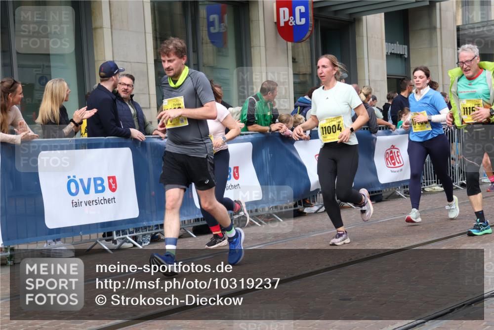 13.09.2026 - 21. swb-Marathon Bremen Strokosch-Dieckow http://msf.ph/oto/10319237 13.09.2026 10:58:16 Ziel 10878, 10879, 11004, 11030, 11152, 11189, 11228, 11384, 11403, 11455, 11488, 11686, 11743, 11750, 11953, 11955, 12092, 12180, 12237, 12320, 12499, 12505, 12518, 10249, 10494, 10530, 10543, 10559, 10604, 10673, 10750, 10798, 10826, 10828, 10903, 10914, 10931, 10932, 11120, 11131, 11136, 11202, 11295, 11332, 11388, 11420, 11752, 11863, 11884, 11906, 11952, 12017, 12092, 12386, 12387, 12441, 12482, 12551 meine-sportfotos.de