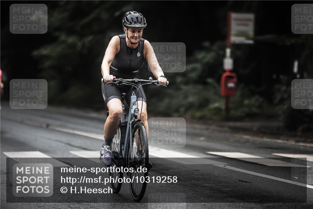 13.09.2026 - Stadtparktriathlon H.Heesch http://msf.ph/oto/10319258 13.09.2026 13:03:32 Radfahren 1097, 1199, 1250, 1389 meine-sportfotos.de