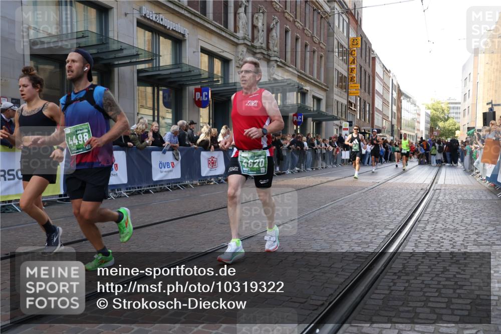 13.09.2026 - 21. swb-Marathon Bremen Strokosch-Dieckow http://msf.ph/oto/10319322 13.09.2026 13:17:27 Ziel 560, 771, 948, 1297, 2001, 2008, 2125, 2234, 2812, 3051, 3192, 3760, 4171, 4286, 4374, 4498, 4499, 4620, 5041, 5530, 5550, 5817, 5935, 7901, 8100, 8250, 8869, 9400, 9505, 9595, 9596, 9837, 13041, 13107, 560, 842, 2052, 3148, 4805, 6095, 6624, 6734, 6759, 6803, 8111, 8253, 8418, 8446, 8532, 8714, 9075 meine-sportfotos.de