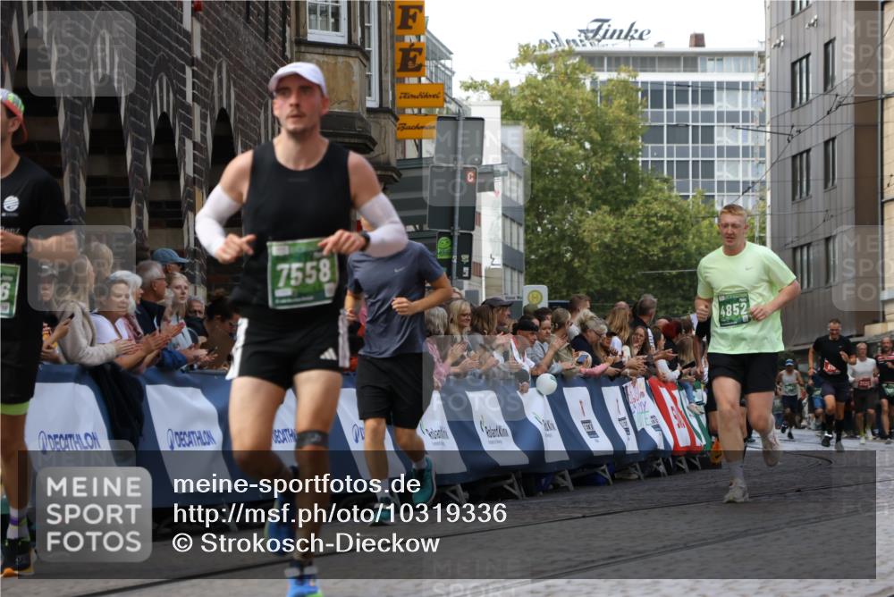 13.09.2026 - 21. swb-Marathon Bremen Strokosch-Dieckow http://msf.ph/oto/10319336 13.09.2026 13:07:42 Ziel 1863, 2706, 3043, 3118, 4743, 4808, 7636, 8060, 8098, 8467, 8980, 9927, 969, 4732, 4852, 7558, 9356, 13160 meine-sportfotos.de