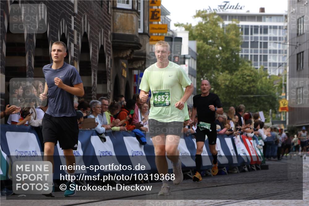 13.09.2026 - 21. swb-Marathon Bremen Strokosch-Dieckow http://msf.ph/oto/10319368 13.09.2026 13:07:44 Ziel 1863, 2706, 3043, 3118, 4743, 4808, 7803, 8060, 8098, 8467, 8980, 969, 4732, 4852, 13160 meine-sportfotos.de