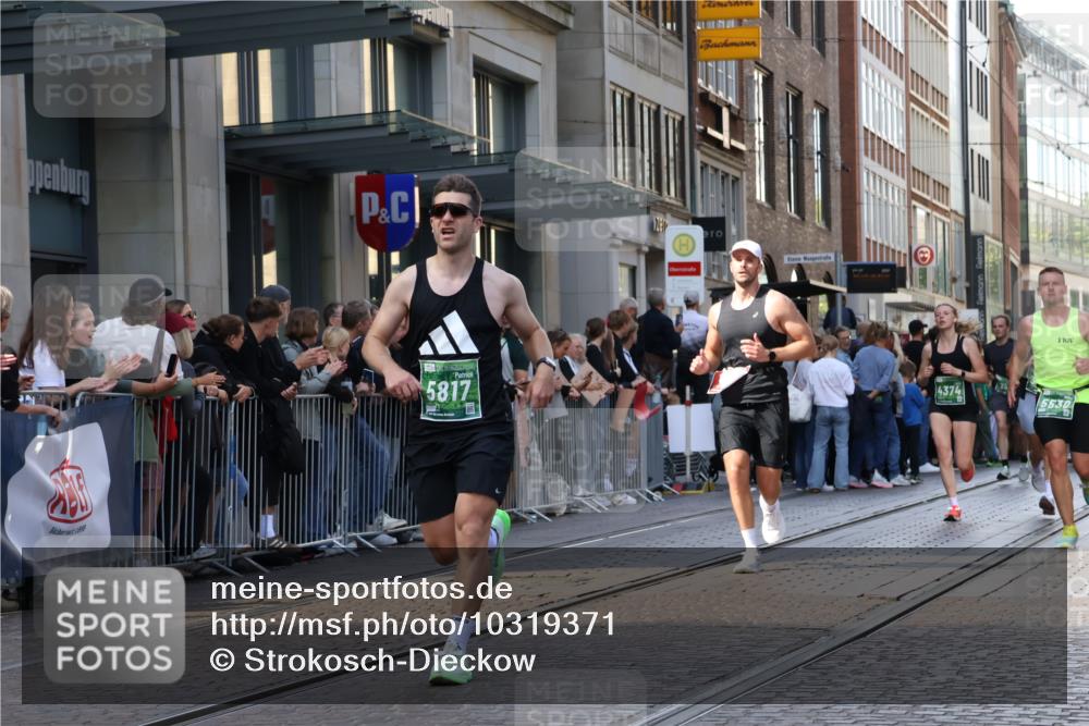 13.09.2026 - 21. swb-Marathon Bremen Strokosch-Dieckow http://msf.ph/oto/10319371 13.09.2026 13:17:29 Ziel 771, 948, 1297, 1797, 2001, 2125, 2234, 2634, 2812, 3051, 3192, 3760, 4171, 4286, 4374, 4498, 4499, 4620, 5041, 5530, 5817, 5935, 7901, 8250, 8805, 8869, 9400, 9505, 9595, 9596, 9837, 13041, 13107, 560, 842, 2008, 2052, 3148, 4805, 5550, 6095, 6624, 6734, 6759, 6803, 8100, 8253, 8418, 8446, 8532, 8714, 9075 meine-sportfotos.de