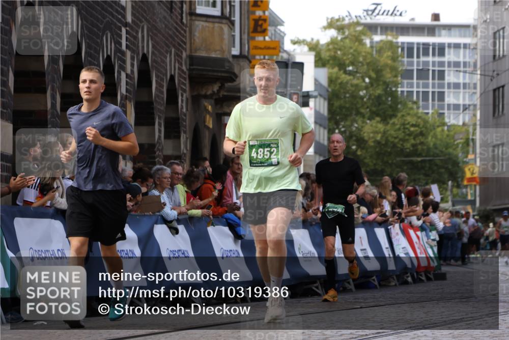 13.09.2026 - 21. swb-Marathon Bremen Strokosch-Dieckow http://msf.ph/oto/10319386 13.09.2026 13:07:44 Ziel 1863, 2706, 3043, 3118, 4743, 4808, 7803, 8060, 8098, 8467, 8980, 969, 4732, 4852, 13160 meine-sportfotos.de