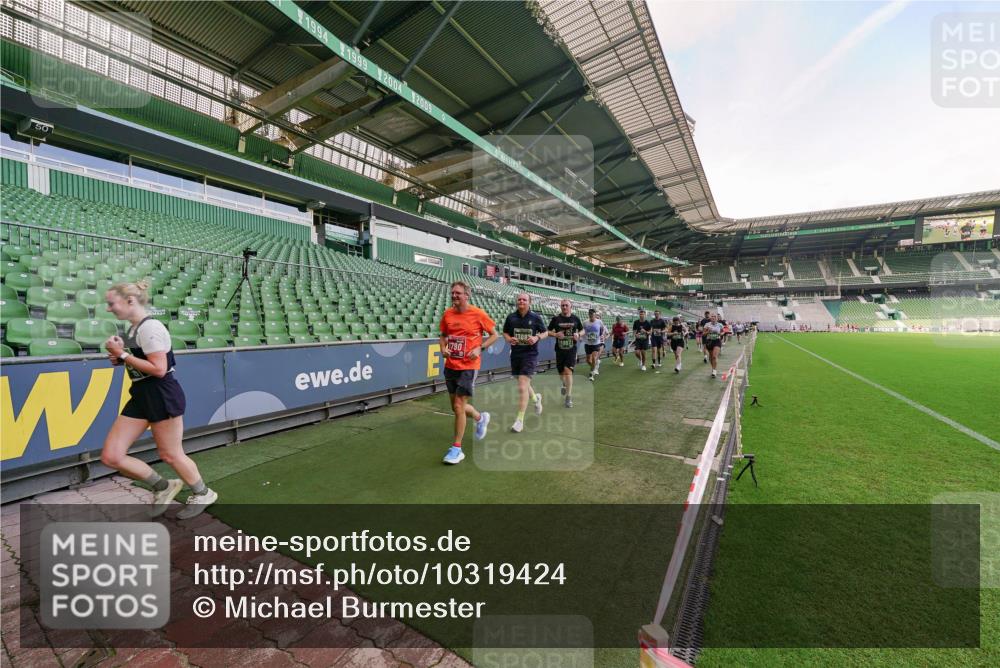 13.09.2026 - 21. swb-Marathon Bremen Michael Burmester http://msf.ph/oto/10319424 13.09.2026 13:18:12 Laufen im Stadion 267, 311, 404, 449, 486, 546, 588, 732, 753, 837, 921, 1057, 1424, 1425, 1431, 1765, 1790, 1813, 1844, 1868, 1987, 2056, 2067, 2096, 2123, 2137, 2224, 2294, 2357, 2358, 2389, 2419, 2453, 2532, 2550, 2586, 2601, 2614, 2622, 2647, 2655, 2797, 2821, 2849, 2857, 2879, 2880, 2893, 2944, 2984, 2999, 3096, 3100, 3104, 3146, 3180, 3195, 3210, 3213, 3285, 3287, 3314, 3337, 3421, 3431, 3476, 3479, 3506, 3537, 3548, 3619, 3633, 3654, 3740, 3879, 4478 meine-sportfotos.de