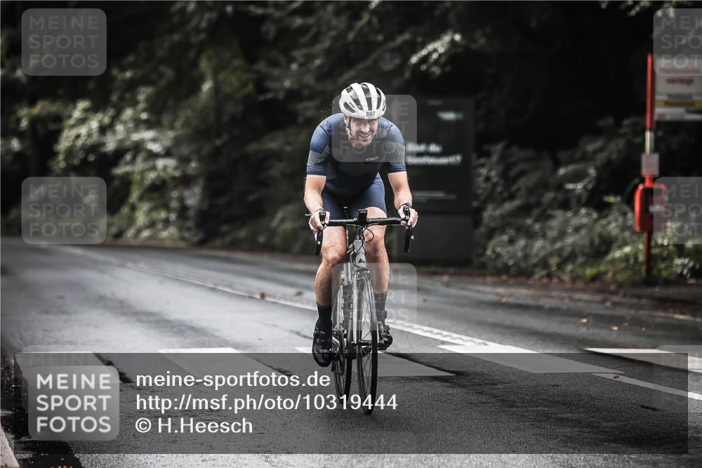 13.09.2026 - Stadtparktriathlon H.Heesch http://msf.ph/oto/10319444 13.09.2026 11:55:28 Radfahren 831, 867, 925 meine-sportfotos.de