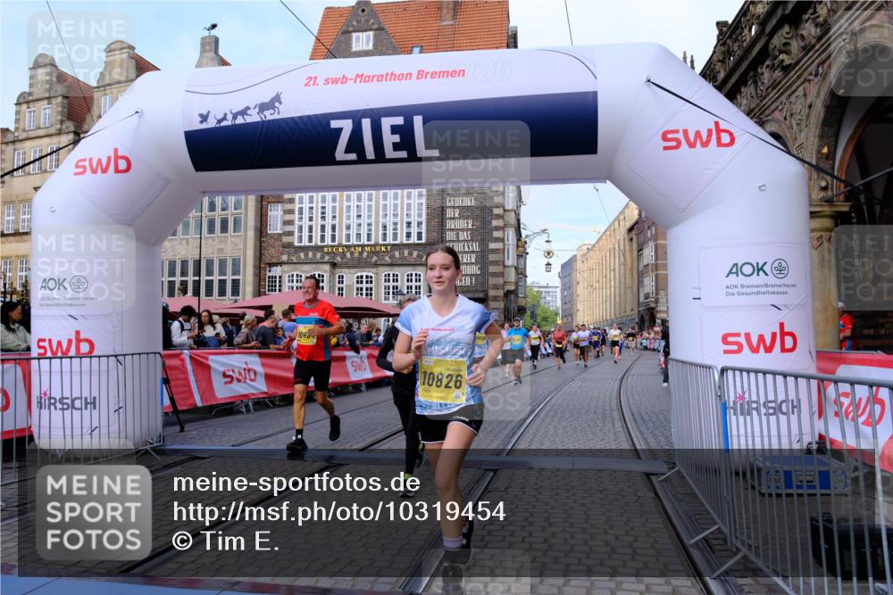 13.09.2026 - 21. swb-Marathon Bremen Tim E. http://msf.ph/oto/10319454 13.09.2026 10:58:20 Ziel 10078, 10494, 10543, 10559, 10565, 10604, 10673, 10826, 10828, 10903, 10914, 10931, 10932, 11136, 11295, 11332, 11752, 11824, 11863, 11884, 12441, 12482, 12551 meine-sportfotos.de