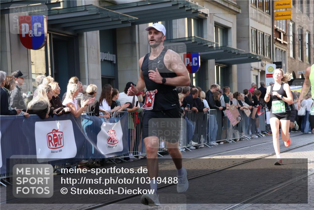 13.09.2026 - 21. swb-Marathon Bremen Strokosch-Dieckow http://msf.ph/oto/10319488 13.09.2026 13:17:32 Ziel 771, 948, 1297, 1631, 1797, 2001, 2125, 2234, 2634, 2812, 3051, 3192, 3760, 4286, 4374, 4498, 4499, 4620, 5530, 5817, 5935, 6290, 8805, 8869, 9400, 9505, 9595, 9596, 9837, 13041, 13107, 560, 842, 2008, 3148, 4171, 4805, 5041, 5550, 6095, 6734, 6759, 6803, 7901, 8100, 8250, 8253, 8446, 8532, 8714, 9075 meine-sportfotos.de