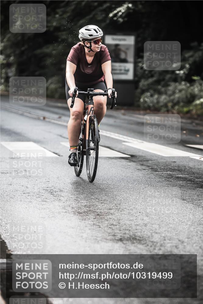 13.09.2026 - Stadtparktriathlon H.Heesch http://msf.ph/oto/10319499 13.09.2026 11:55:35 Radfahren 826, 892 meine-sportfotos.de