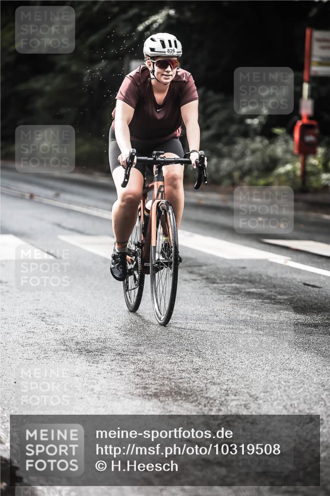 13.09.2026 - Stadtparktriathlon H.Heesch http://msf.ph/oto/10319508 13.09.2026 11:55:35 Radfahren 826, 892 meine-sportfotos.de