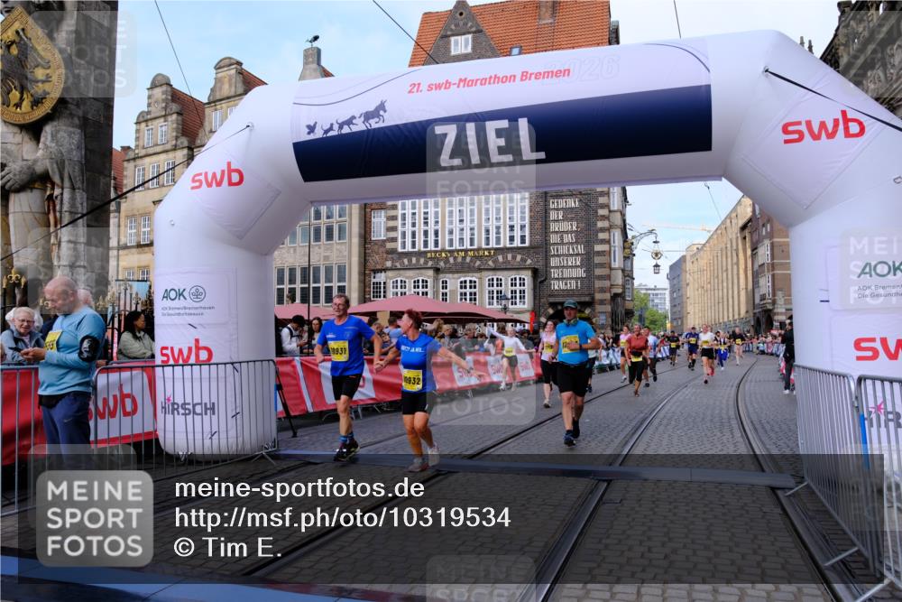 13.09.2026 - 21. swb-Marathon Bremen Tim E. http://msf.ph/oto/10319534 13.09.2026 10:58:23 Ziel 10494, 10543, 10559, 10604, 10673, 10750, 10798, 10826, 10828, 10903, 10914, 10931, 10932, 11136, 11295, 11332, 11388, 11752, 11863, 11884, 12017, 12386, 12387, 12441, 12482, 12551 meine-sportfotos.de